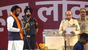 CM पद की शपथ ली