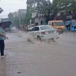 बारिश से प्रदेश में बदला मौसम, पटना समेत बिहार में भारी का अलर्ट, राजधानी की सड़कों पर 3 फीट तक पानी