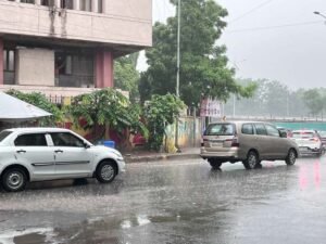 भारी बारिश