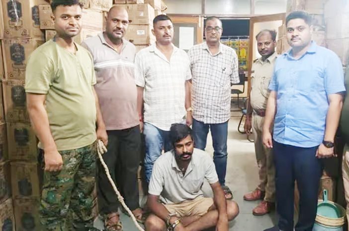 बांका शराब तस्करी में 1.28 करोड़ की विदेशी शराब जब्त