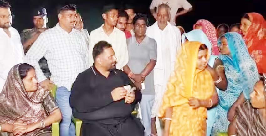 हाजीपुर बाढ़ में पप्पू यादव पहुंचे