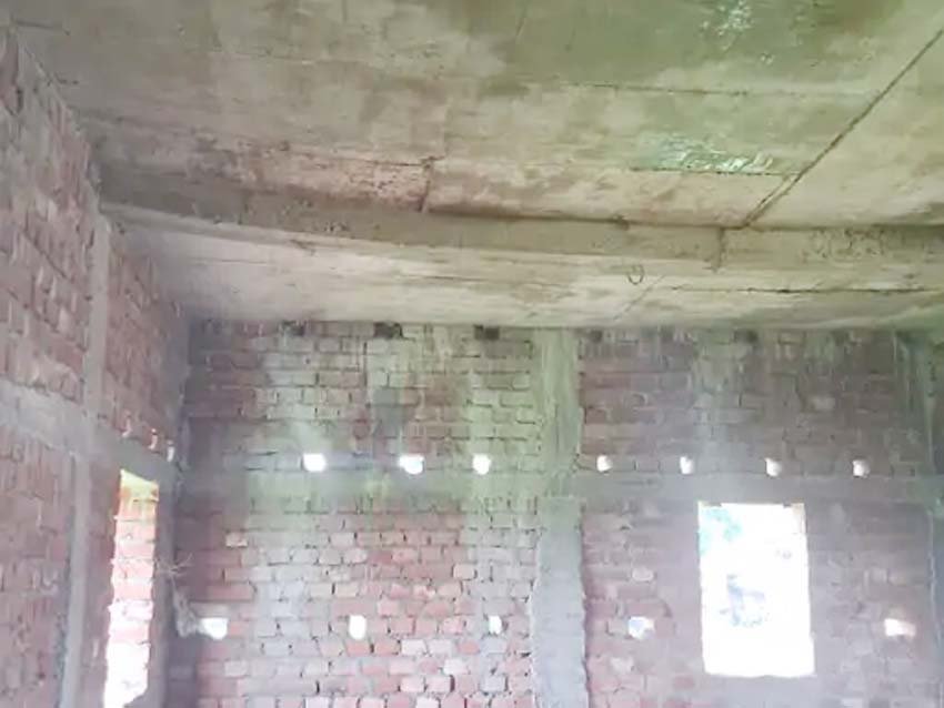 पटना में एक माह पुराने भवन की छत धंसी