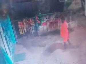 पटना में क्लीनिक से मोबाइल चोरी, CCTV में युवक कैद