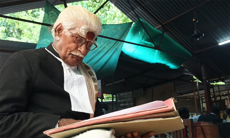 वकील