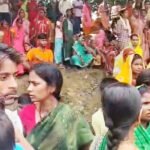 बेगूसराय में बाढ़ बनी काल, करंट लगने से बाप-बेटे की मौत, मवेशियों को खाना खिलाने के दौरान हादसा