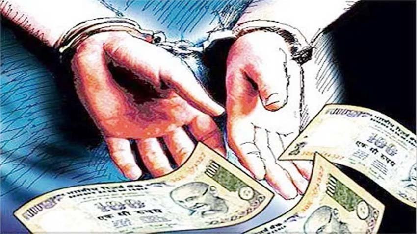 पटना में 10 हजार घूस लेते अफसर गिरफ्तार