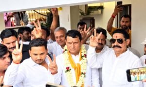 अनुज सिंह नामांकन दाखिल करने पहुंचे