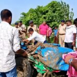 पटना में ऑटो पर पलटा बालू लदा ट्रक, ड्राइवर समेत 2 की मौत