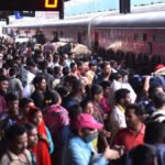 त्योहारों पर दिल्ली से बिहार जाने वाली ट्रेनों में भारी भीड़, कंफर्म टिकट के लिए जानें ये विकल्प